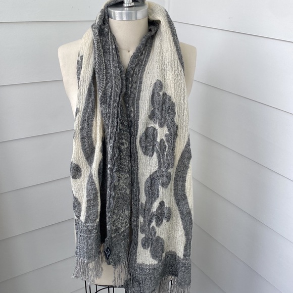 Made in Indian Cream Ivory & Gray Wool Scarf